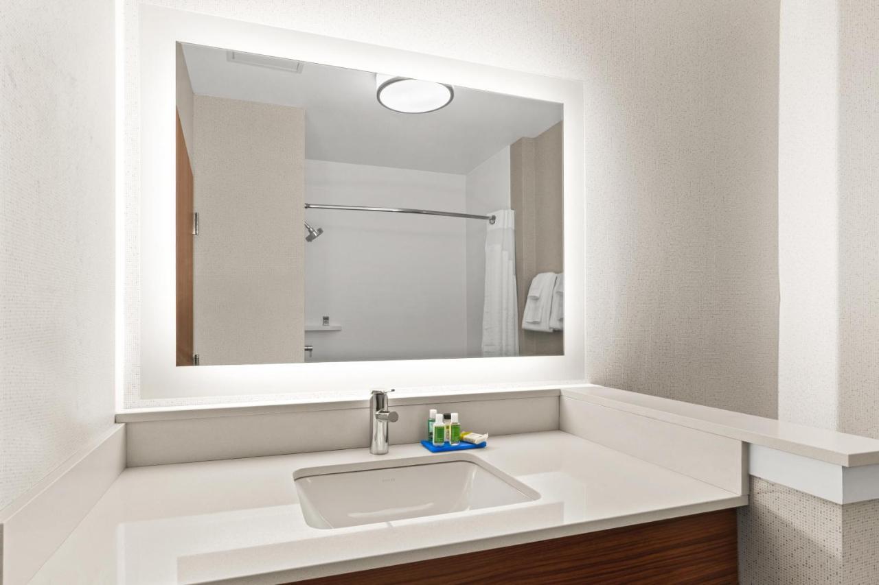 Holiday Inn Express Hotel & Suites Willows By Ihg Buitenkant foto